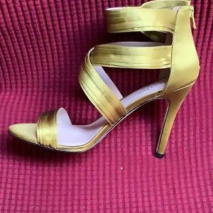 Nicole Miller 8M Yellow Satin